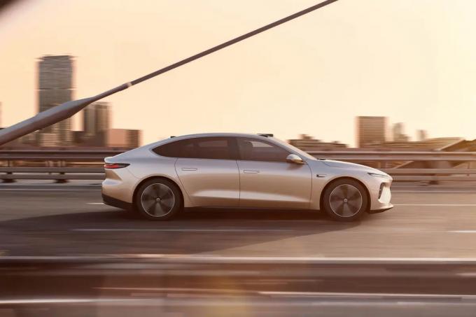 Nio Et7 4 Pintu dan 5 Kursi Mobil Energi Baru 2